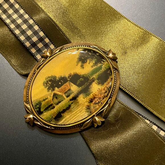 Vintage Two Sisters Pendant Ribbon Necklace - Picture 3 of 6